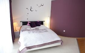 Lila Apartman
